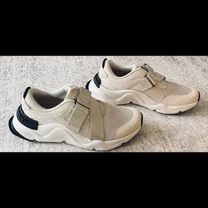 WOMENS SOREL KINETIC RNEGD STRAP SNEAKER